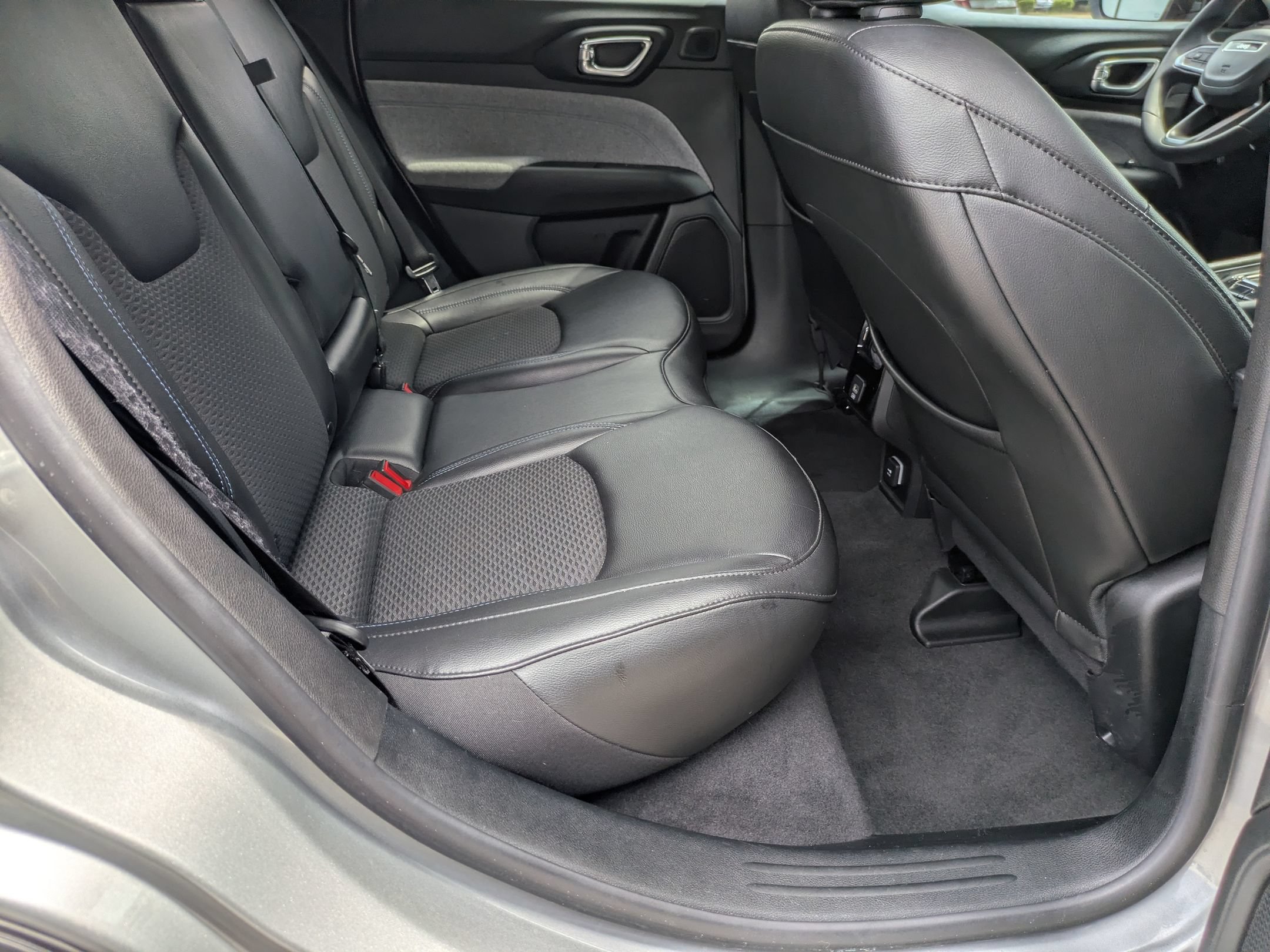 Used 2022 Jeep Compass Latitude w/ Sun and Sound Group FWD image 34