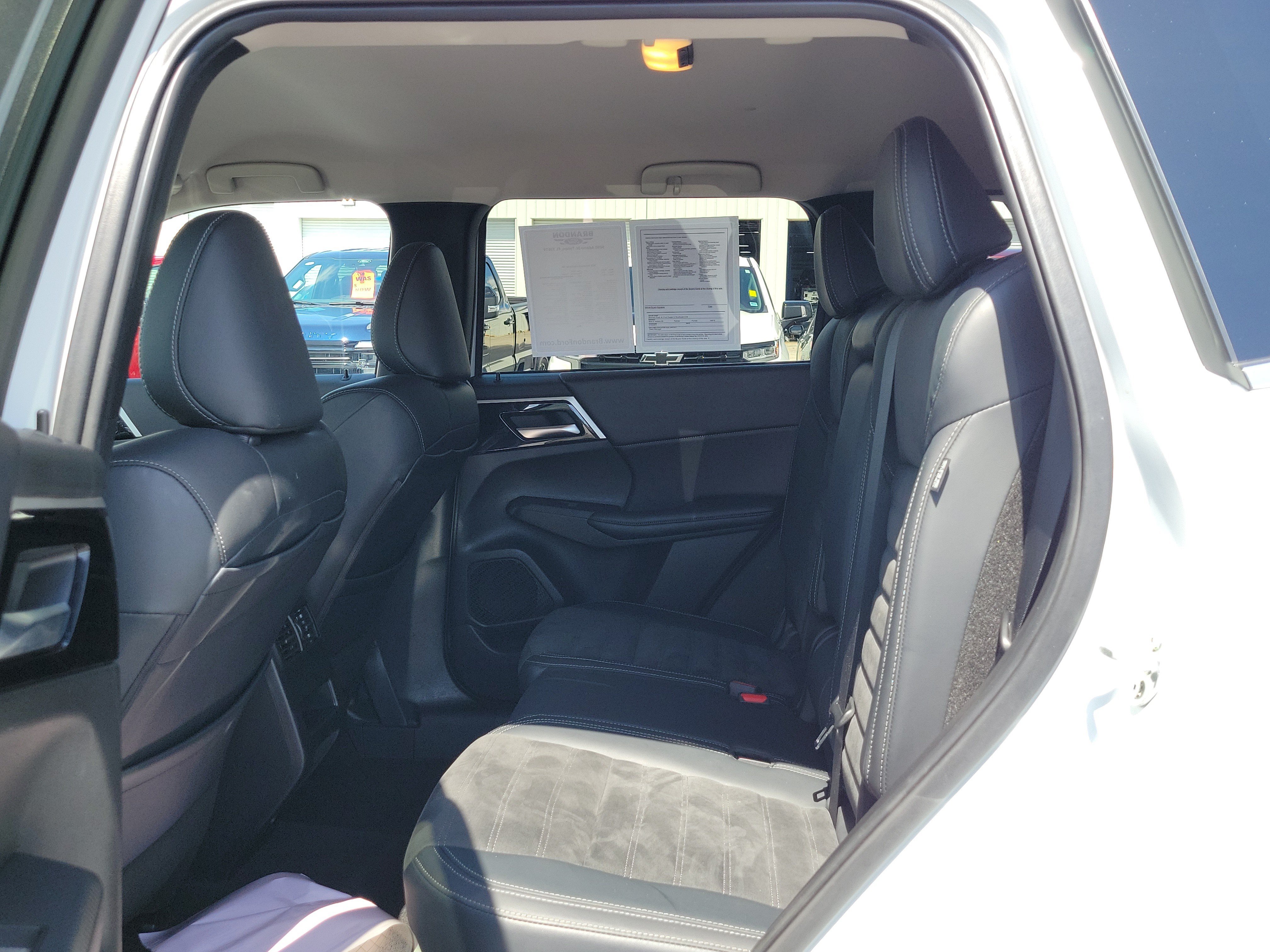 Used 2024 Mitsubishi Outlander SE FWD image 12