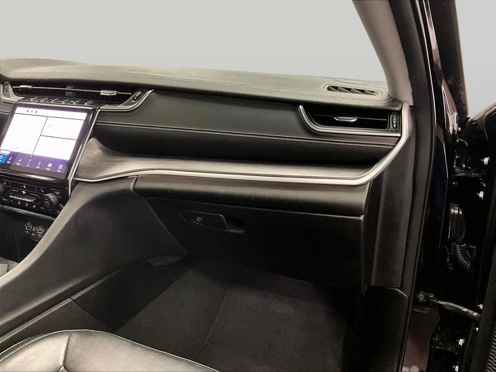 Used 2023 Jeep Grand Cherokee Limited image 15