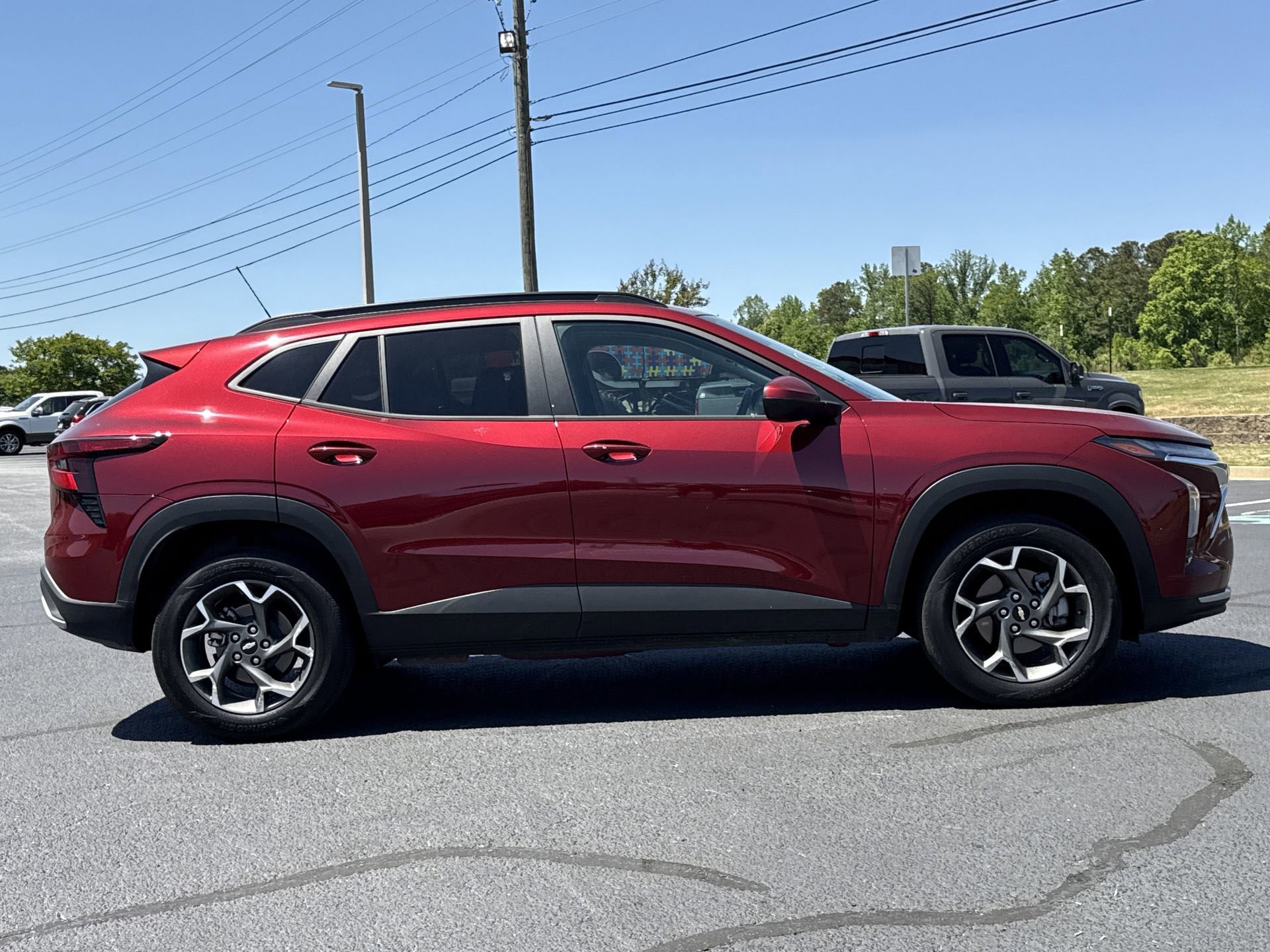 Used 2025 Chevrolet Trax LT w/ LT Convenience Package FWD image 23