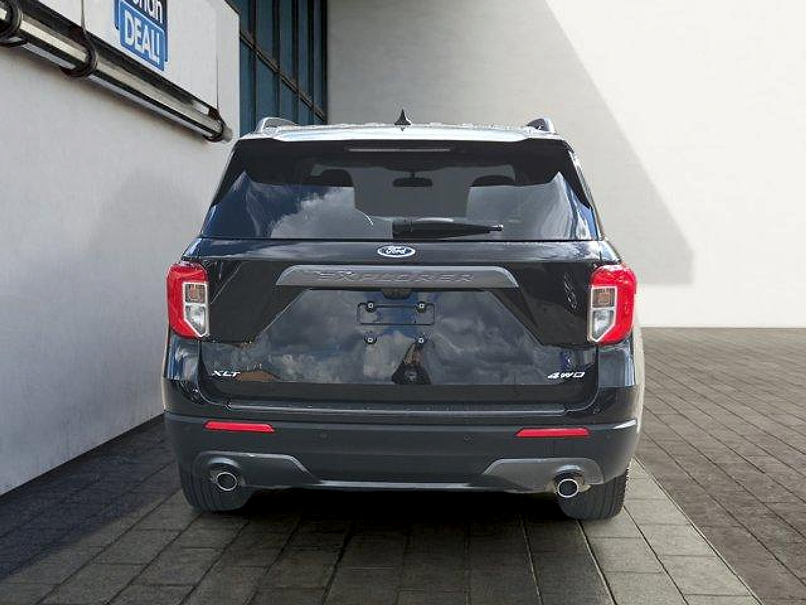 Certified 2024 Ford Explorer XLT w/ Equipment Group 202A AWD/4WD image 4