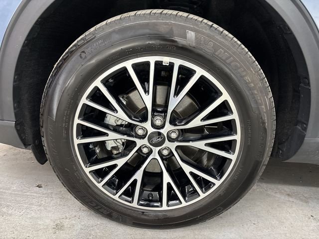 Certified 2025 Ford Escape SE w/ PHEV Premium Package image 12