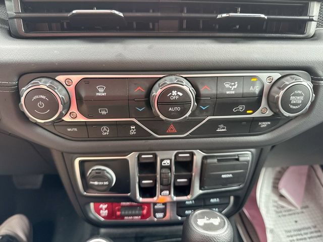 Used 2025 Jeep Wrangler Unlimited Rubicon AWD/4WD image 19
