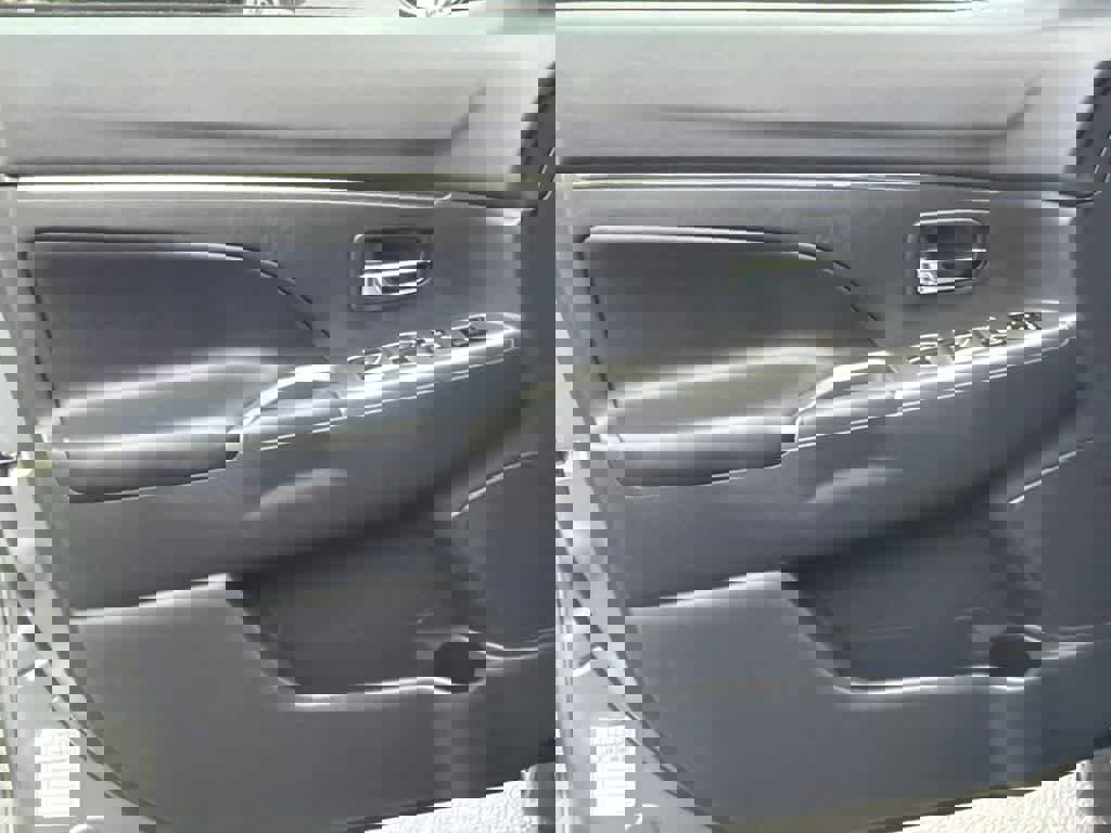 Used 2024 Mitsubishi Outlander Sport SE image 11