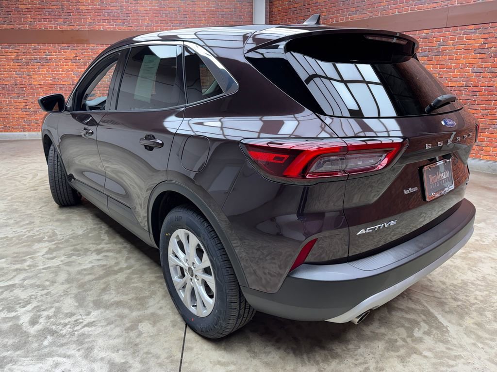 Certified 2023 Ford Escape Active AWD/4WD video 2