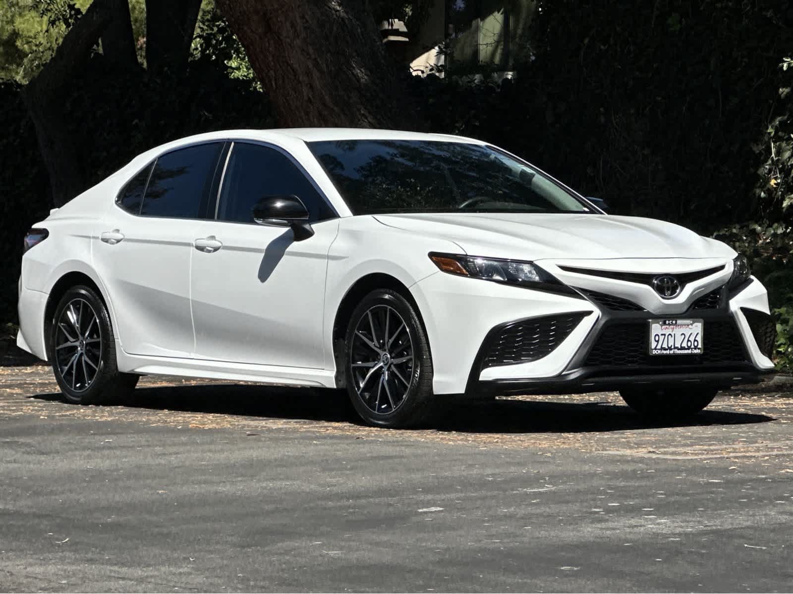 Used 2023 Toyota Camry SE w/ Convenience Package FWD image 9
