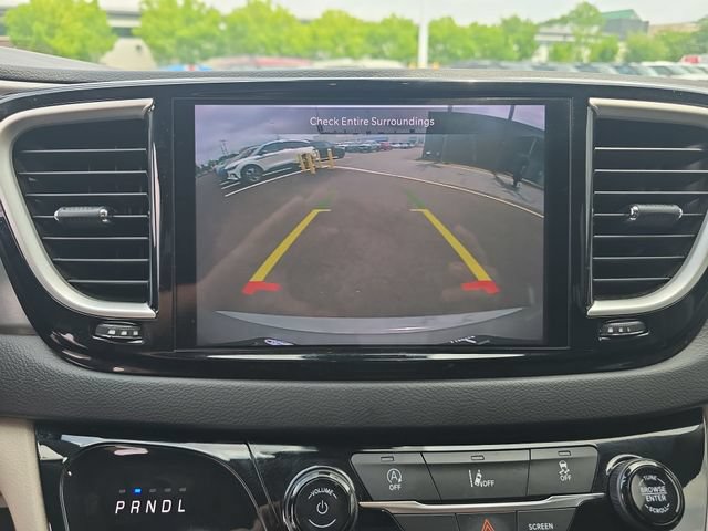 Used 2022 Chrysler Pacifica Touring-L FWD image 17