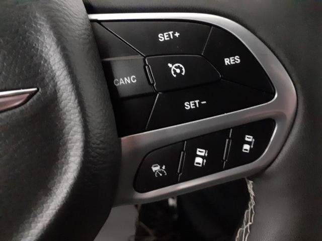 Used 2025 Chrysler Pacifica Select FWD image 20