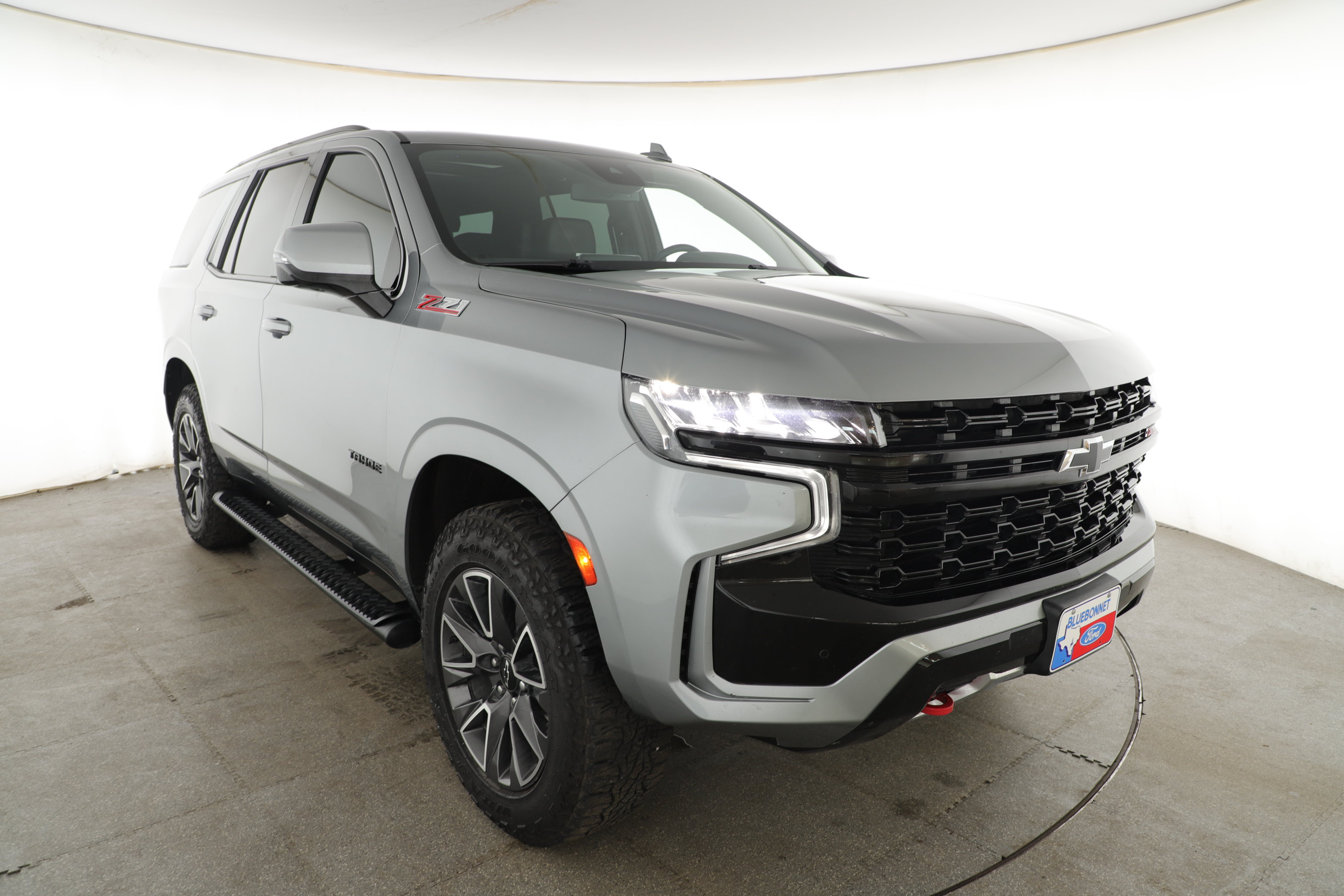 Used 2023 Chevrolet Tahoe Z71 w/ Luxury Package AWD/4WD image 3