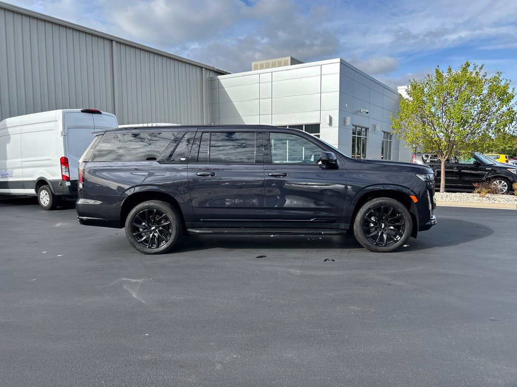 Used 2023 Cadillac Escalade ESV Sport w/ LPO, ONYX Package AWD/4WD image 6