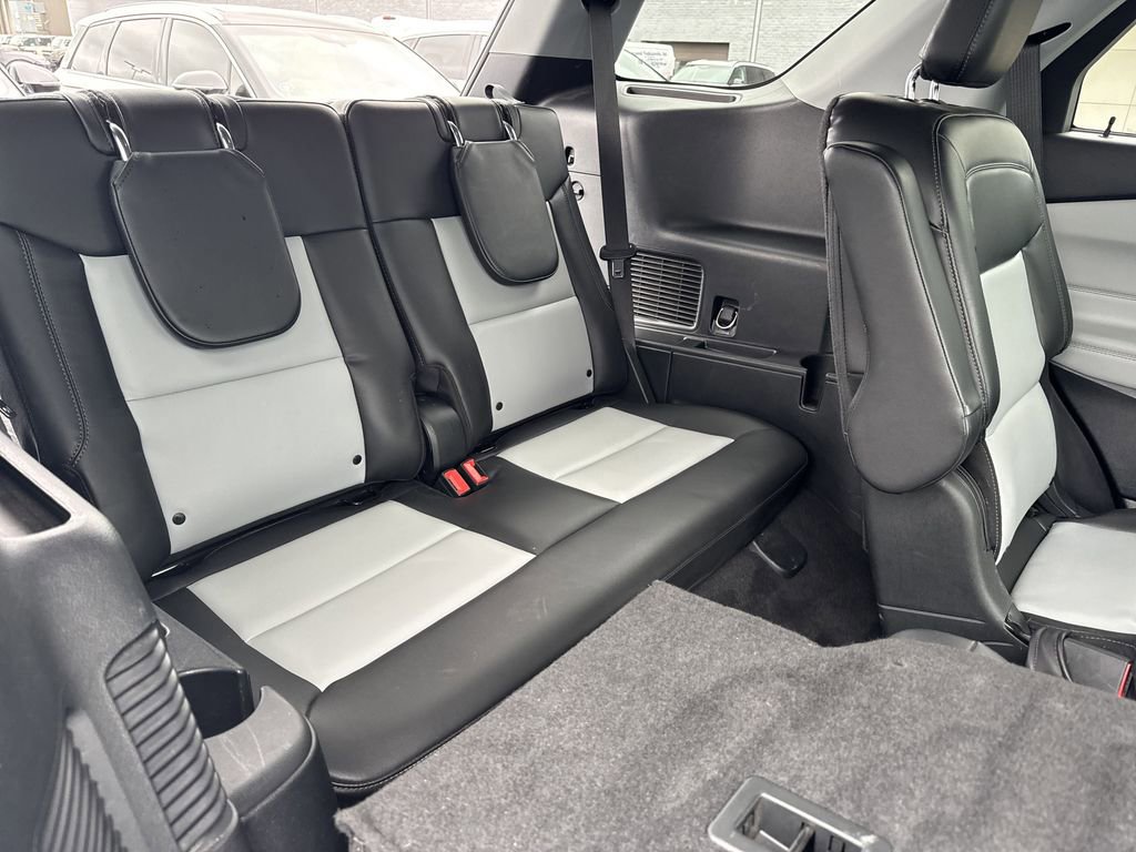 Certified 2022 Ford Explorer XLT w/ Equipment Group 202A image 9