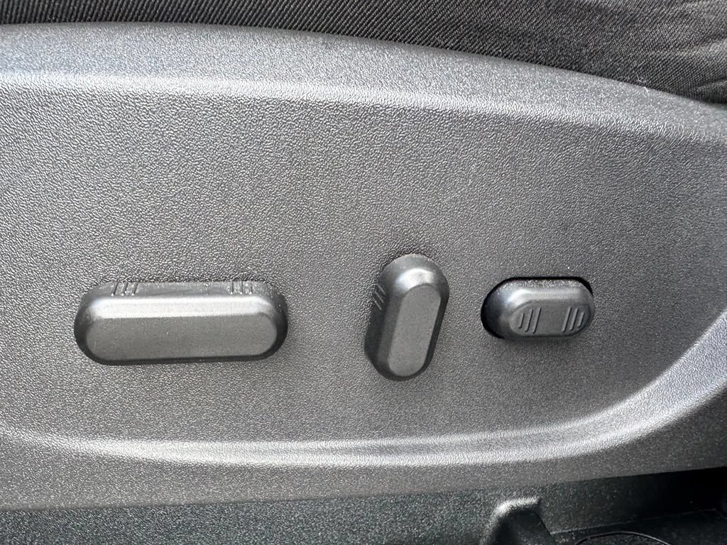Certified 2017 Ford Escape Titanium FWD image 19