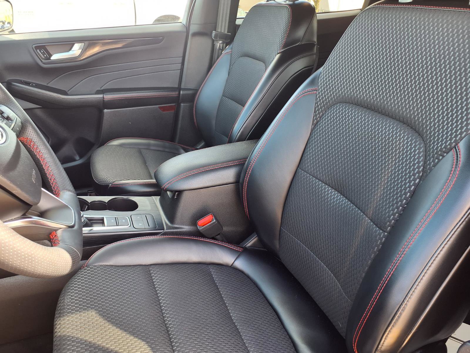 Certified 2024 Ford Escape ST-Line AWD/4WD image 3
