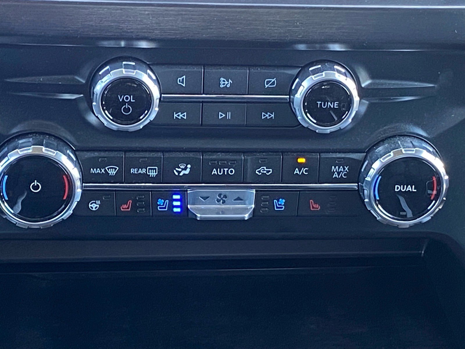 Certified 2023 Ford F350 Lariat w/ FX4 Off-Road Package AWD/4WD image 14