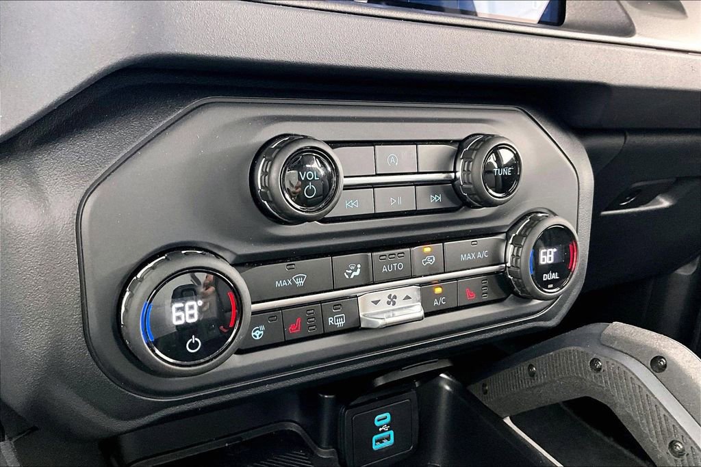 Certified 2025 Ford Bronco Badlands AWD/4WD image 31