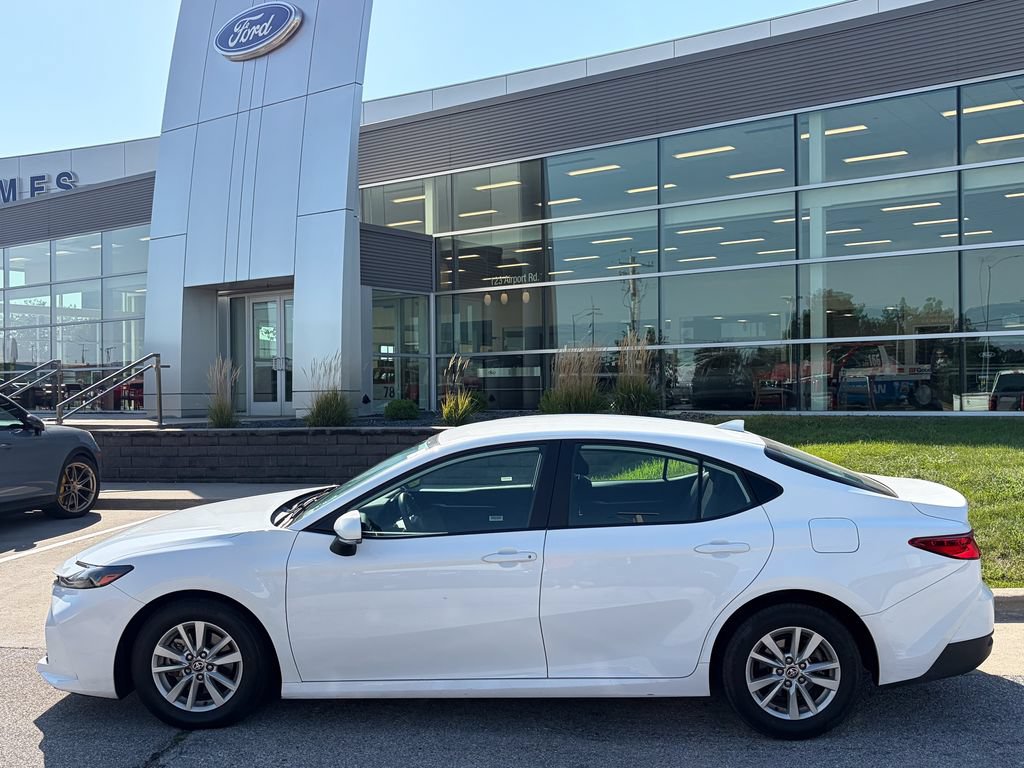Used 2025 Toyota Camry LE FWD image 3