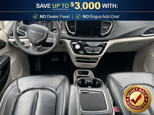 Used 2023 Chrysler Pacifica Touring-L FWD image 17