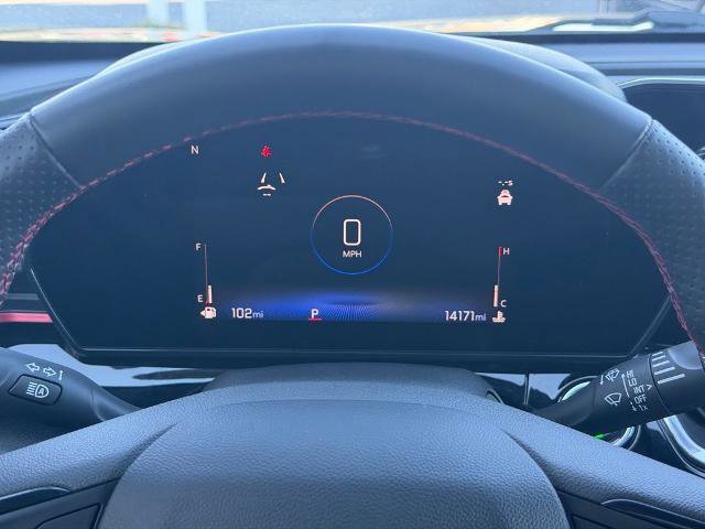 Used 2024 Chevrolet Trax RS w/ Sunroof Package image 18