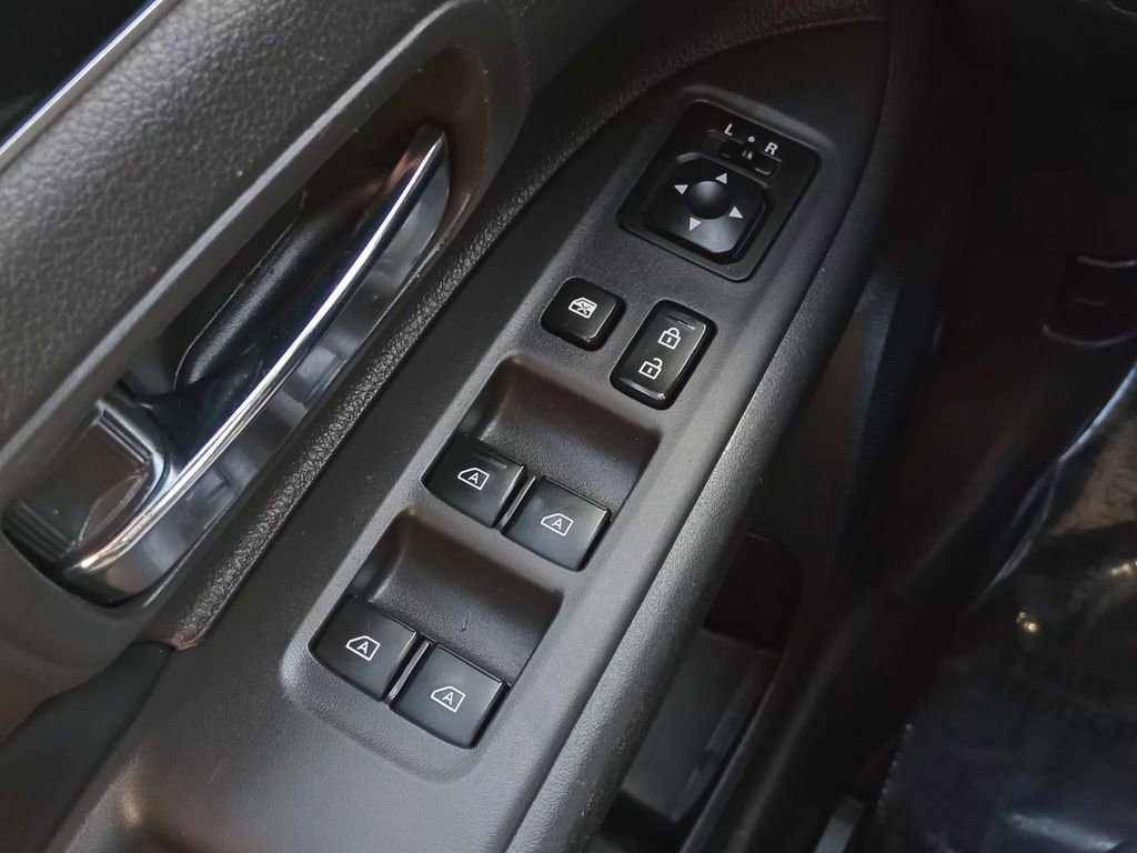 Used 2020 Mitsubishi Outlander SE AWD/4WD image 18