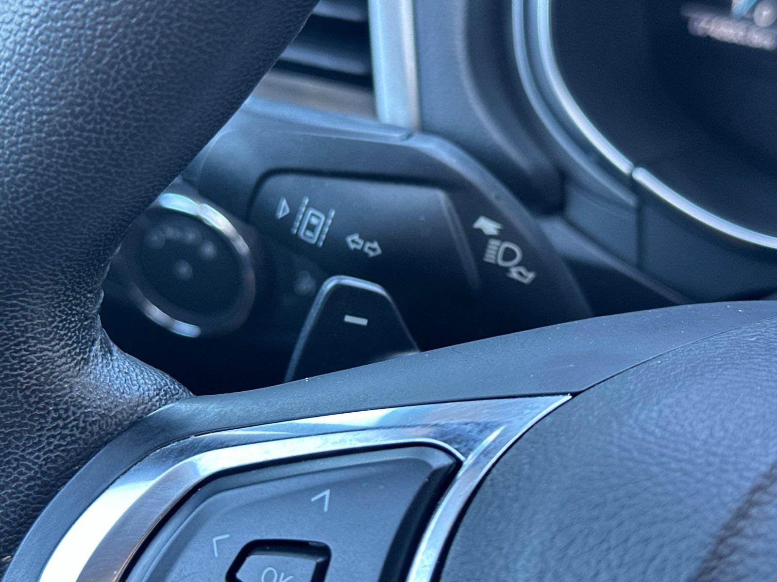 Certified 2018 Ford Fusion SE w/ Fusion SE Technology Package FWD image 27