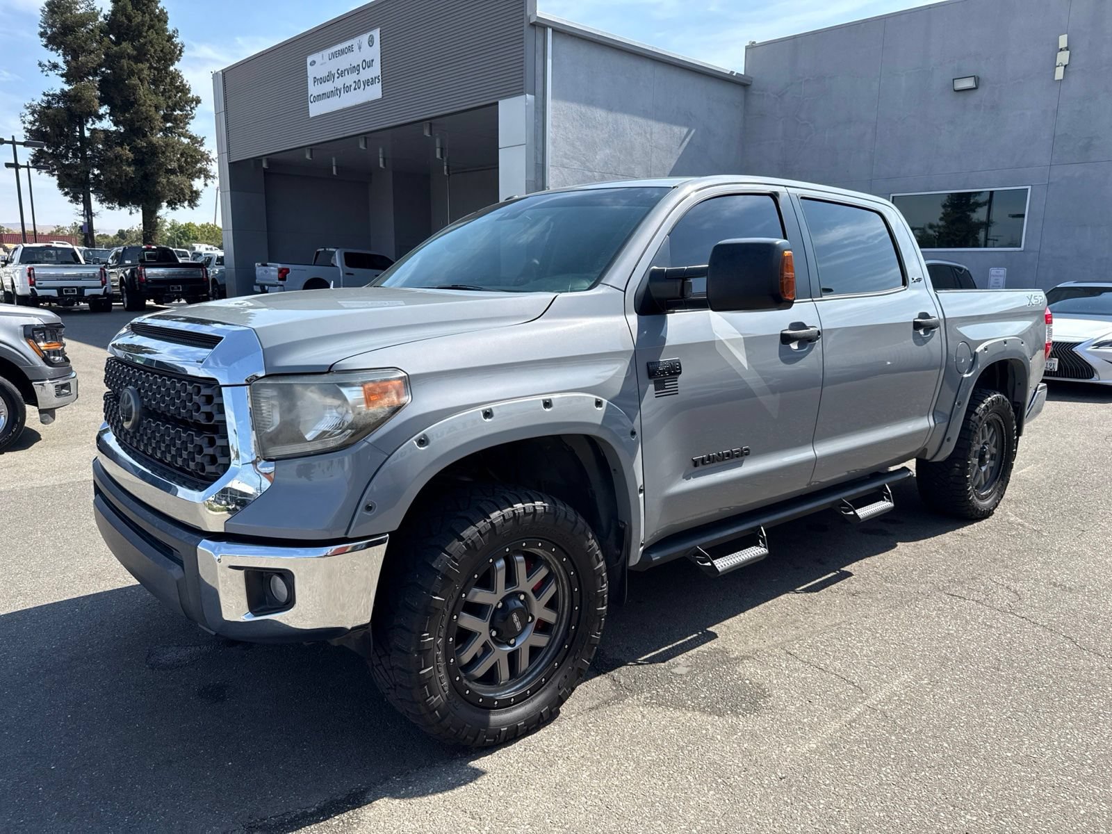 Used 2019 Toyota Tundra SR5 w/ SR5 Upgrade Package AWD/4WD image 2