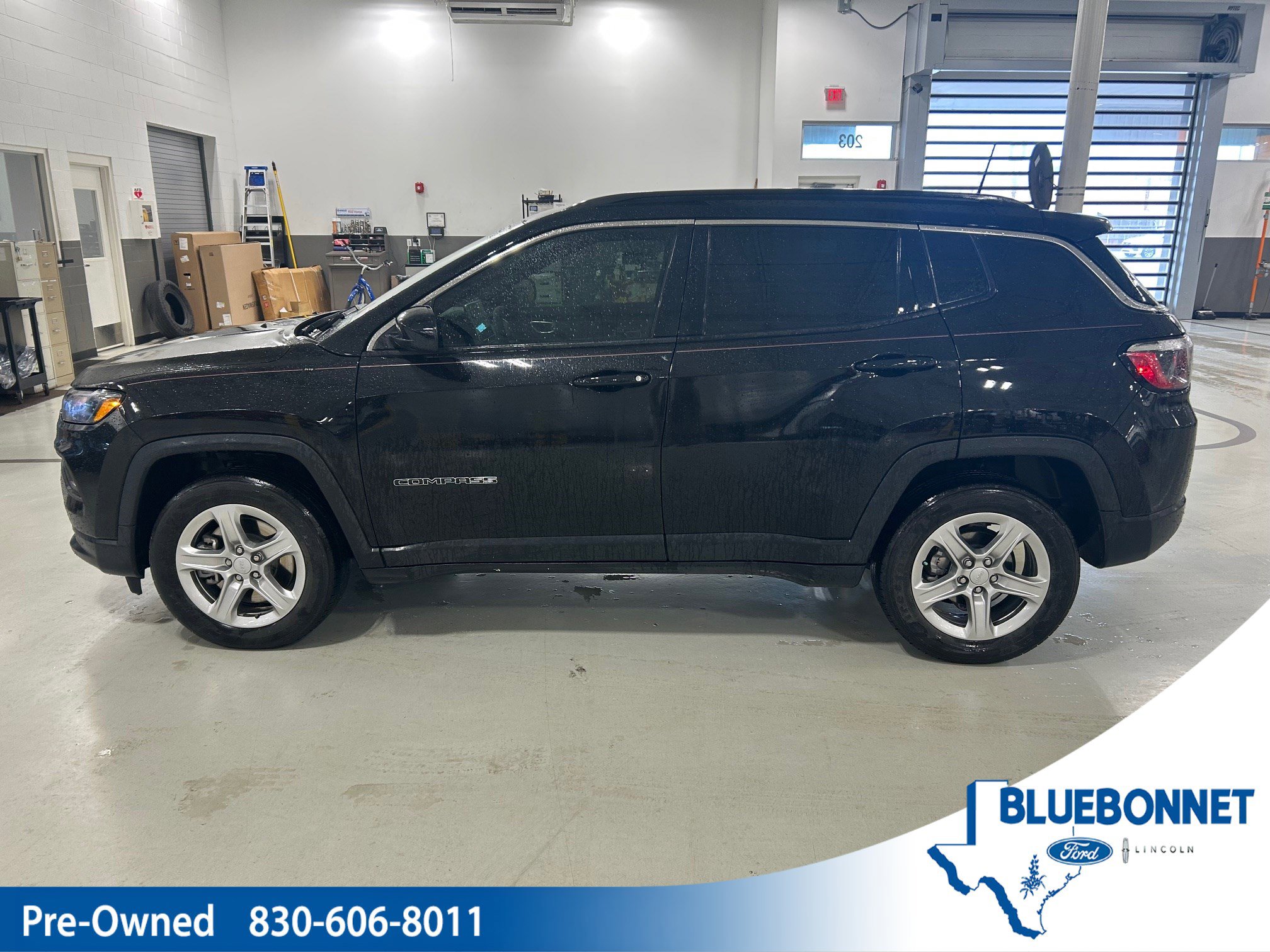 Used 2023 Jeep Compass Latitude AWD/4WD image 1