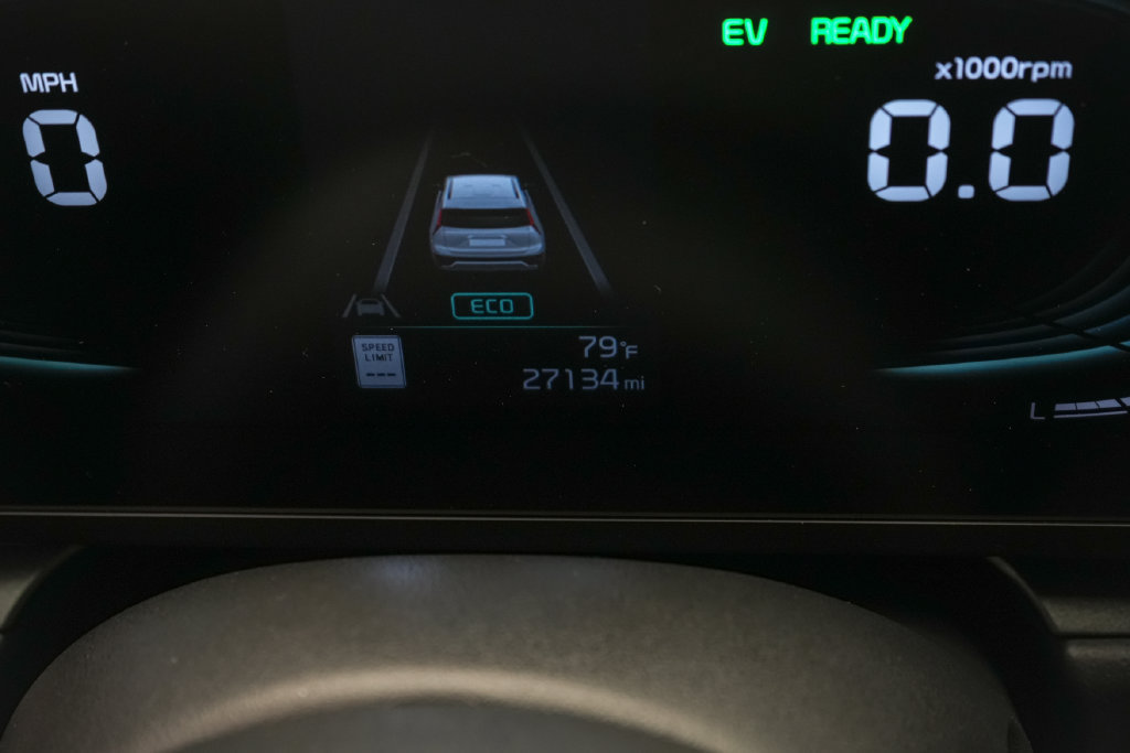 Used 2025 Kia Niro LX FWD image 17
