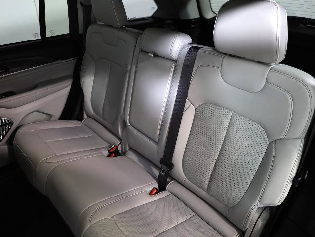 Used 2022 Jeep Grand Cherokee Overland w/ Advanced Protech Group III AWD/4WD image 11
