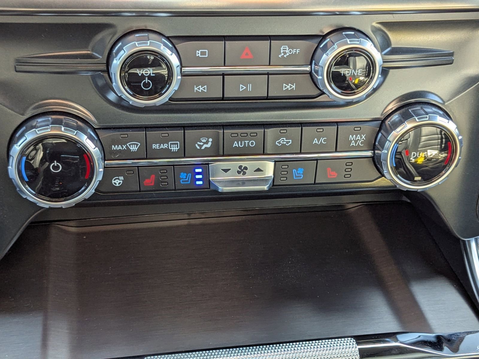 Certified 2025 Ford F150 Platinum w/ Equipment Group 702A High image 24