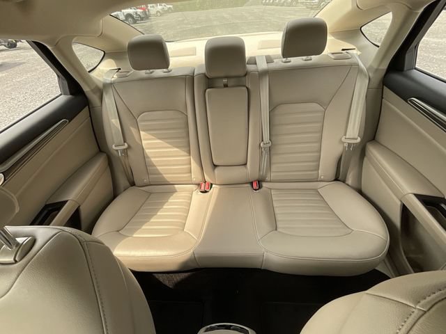 Certified 2017 Ford Fusion SE w/ Fusion SE Technology Package FWD image 23
