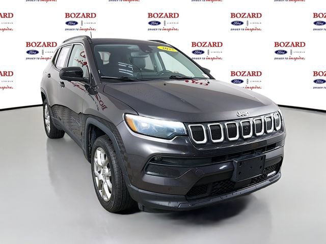 Used 2022 Jeep Compass Latitude w/ Sun and Sound Group AWD/4WD image 1