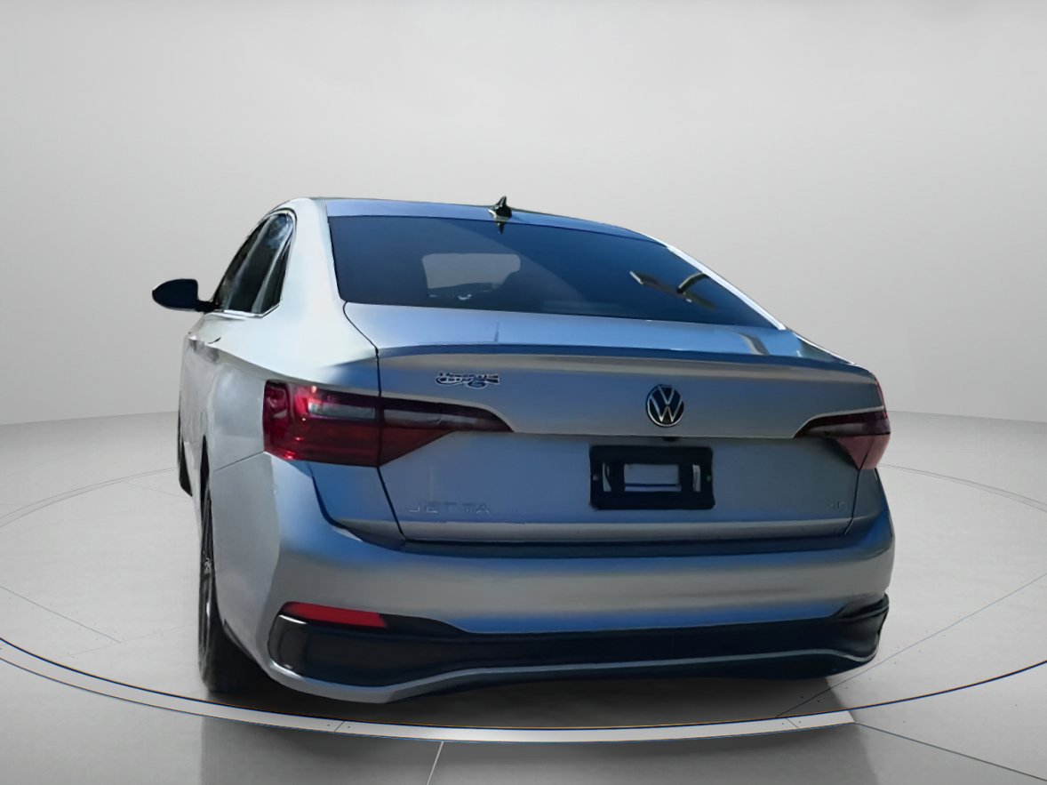 Used 2024 Volkswagen Jetta SE image 16