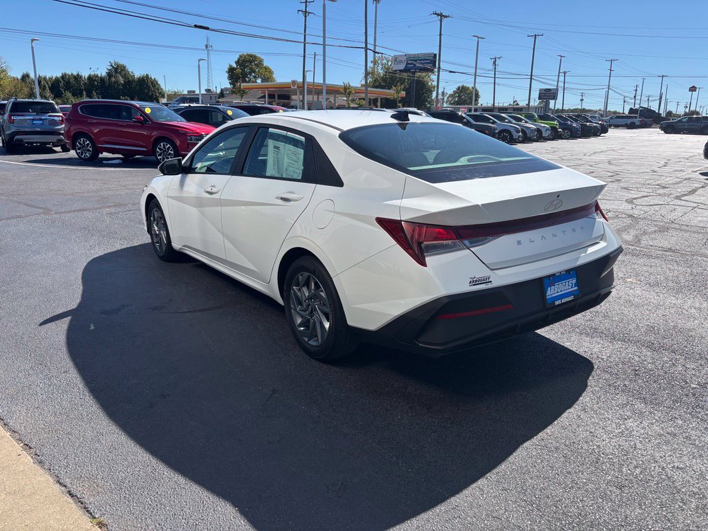 Used 2024 Hyundai Elantra SEL FWD image 7