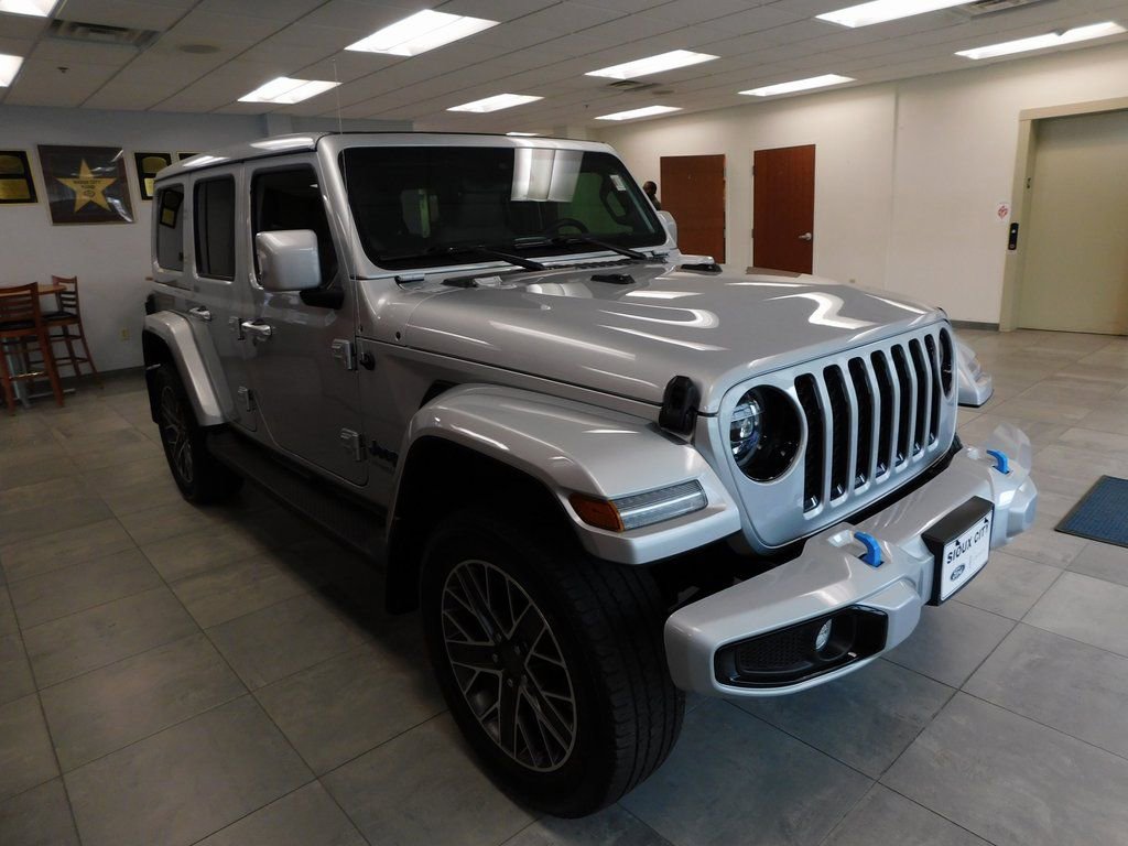 Used 2022 Jeep Wrangler Unlimited Sahara image 3
