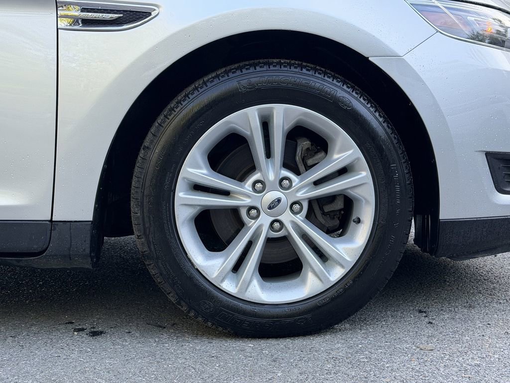 Certified 2019 Ford Taurus SE FWD image 9