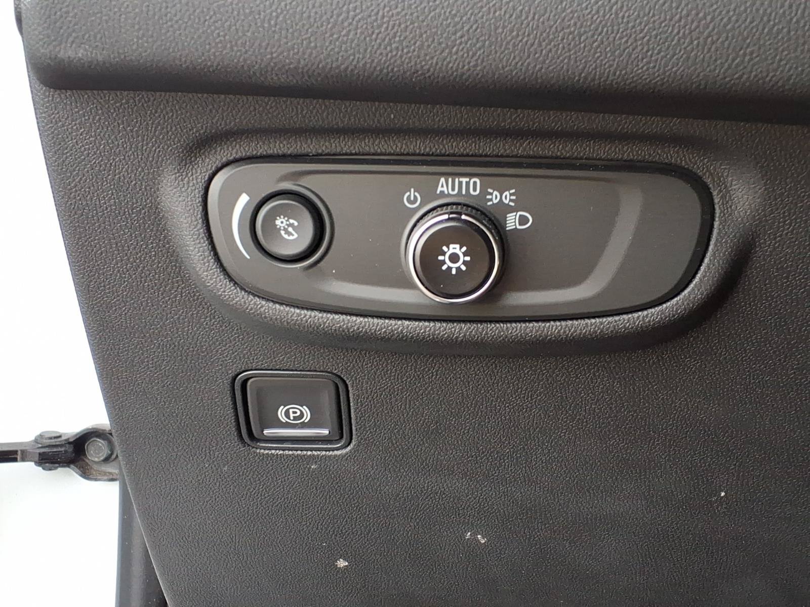 Used 2024 GMC Terrain SLE w/ Driver Convenience Package FWD image 17