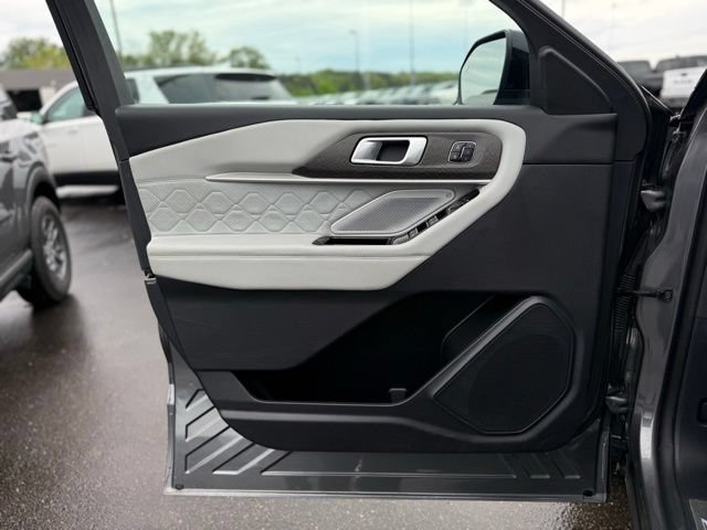 Certified 2025 Ford Explorer Platinum w/ LUX Leather Package AWD/4WD image 12