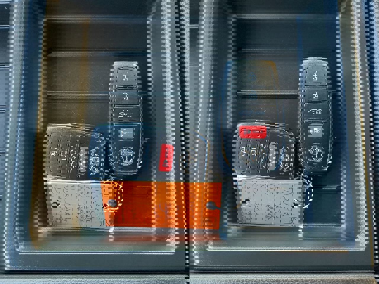 Used 2023 Toyota Tundra Limited image 28