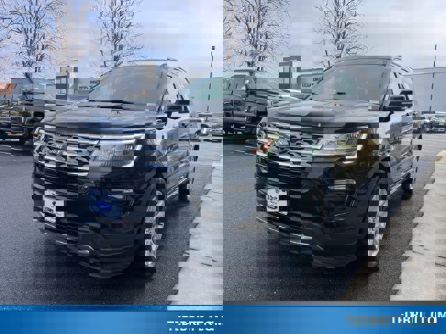 Certified 2018 Ford Explorer XLT w/ Equipment Group 202A image 3