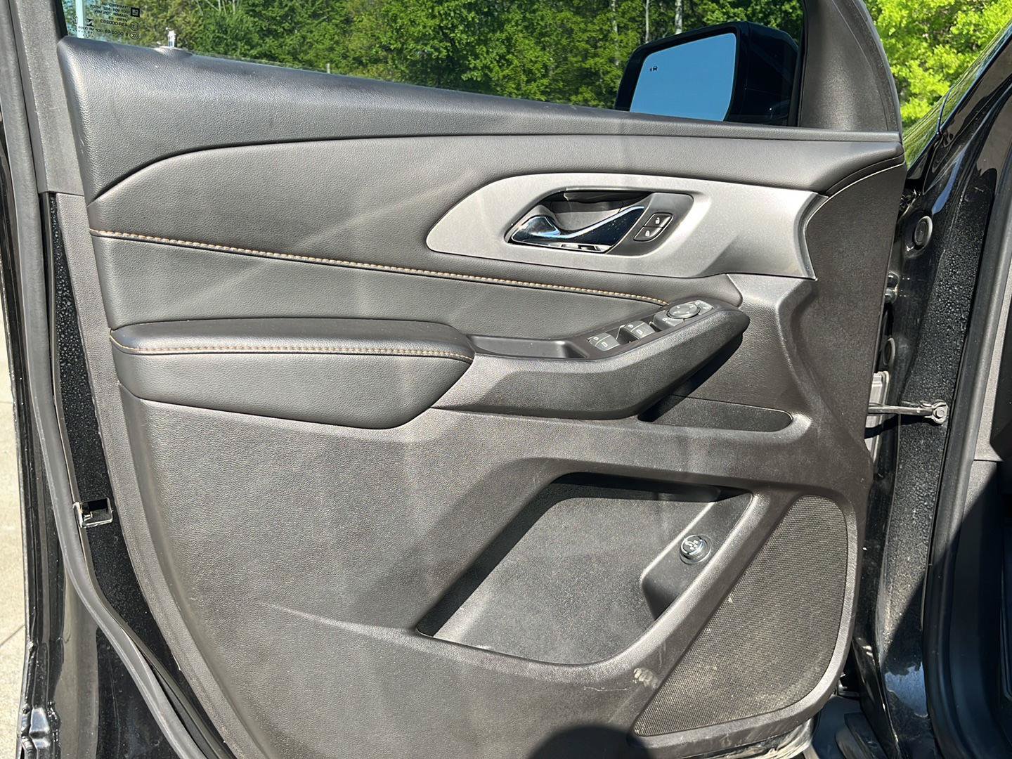 Used 2020 Chevrolet Traverse LT w/ Driver Confidence II Package AWD/4WD image 12
