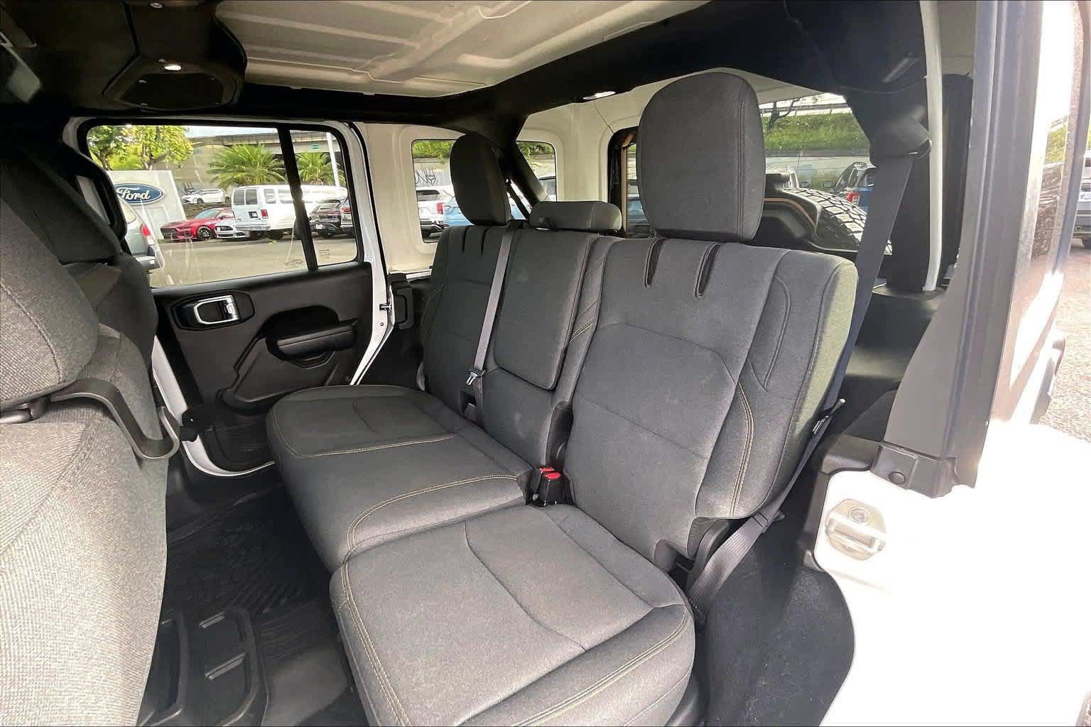 Used 2024 Jeep Wrangler Unlimited w/ Dual Top Group AWD/4WD image 29