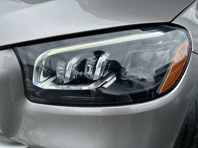 Used 2023 Mercedes-Benz GLS 450 4MATIC image 9