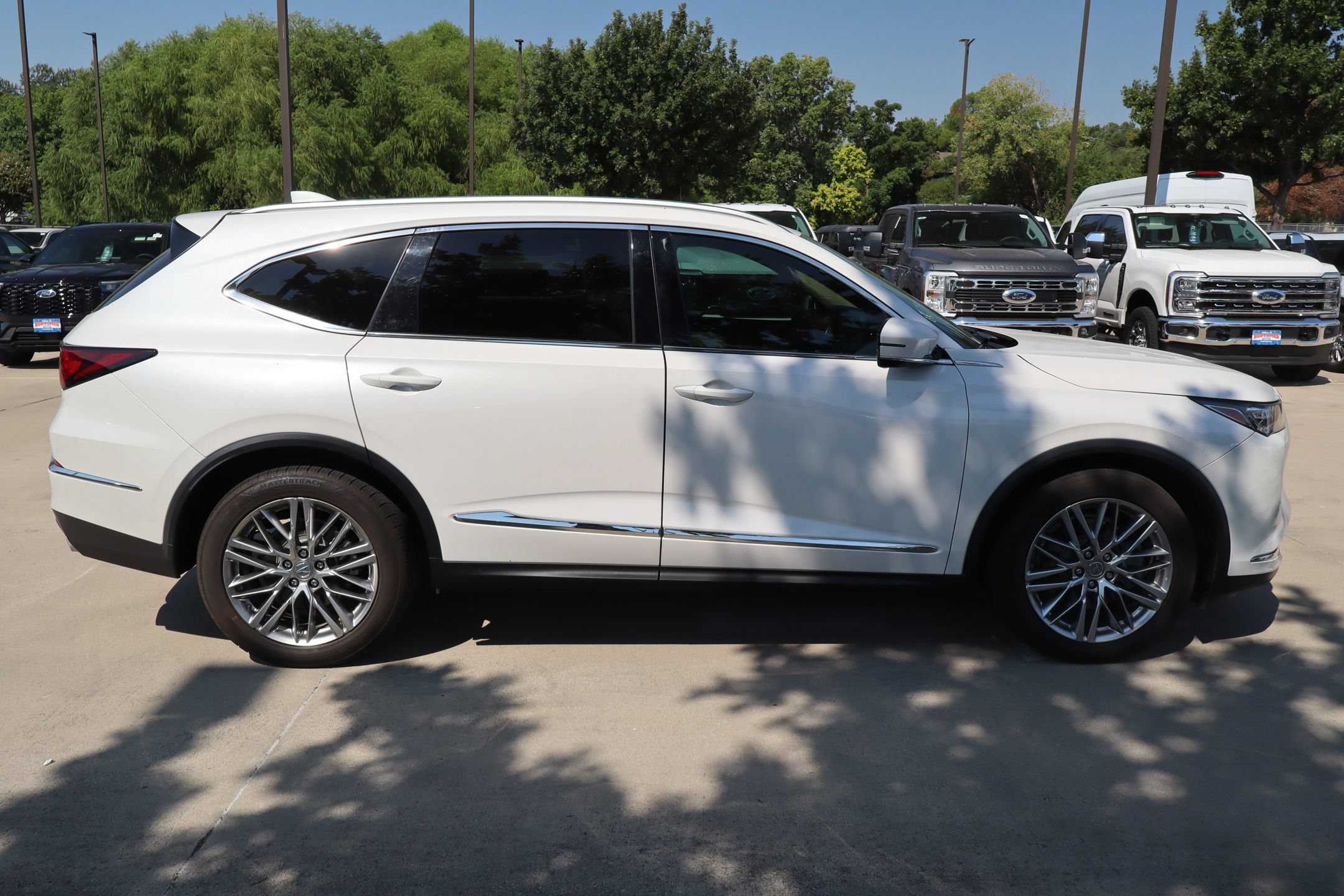 Used 2023 Acura MDX w/ Advance Package AWD/4WD image 2