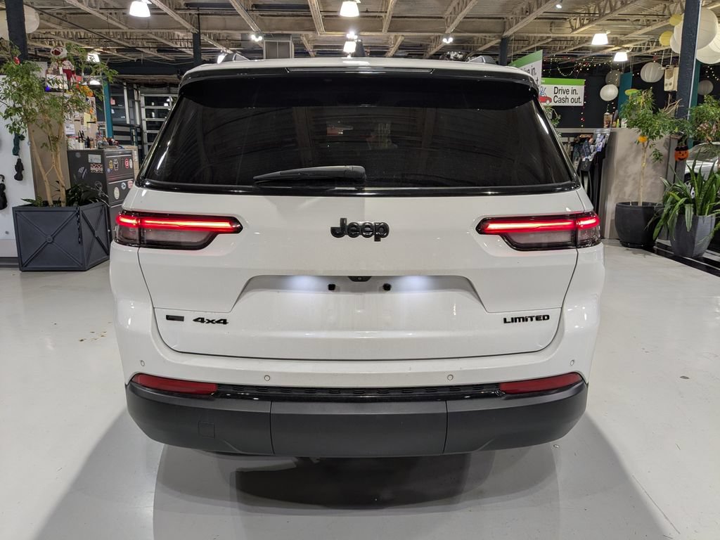 Used 2022 Jeep Grand Cherokee L Limited w/ Black Appearance Package AWD/4WD image 9