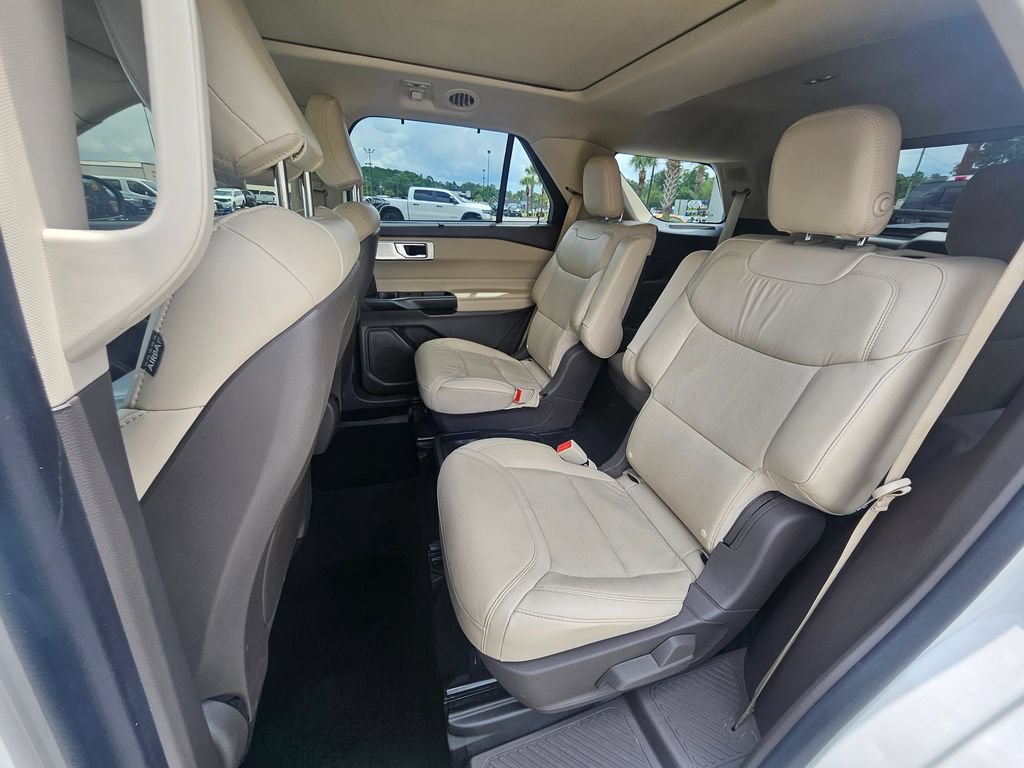 Certified 2020 Ford Explorer Platinum w/ Premium Technology Package AWD/4WD image 17