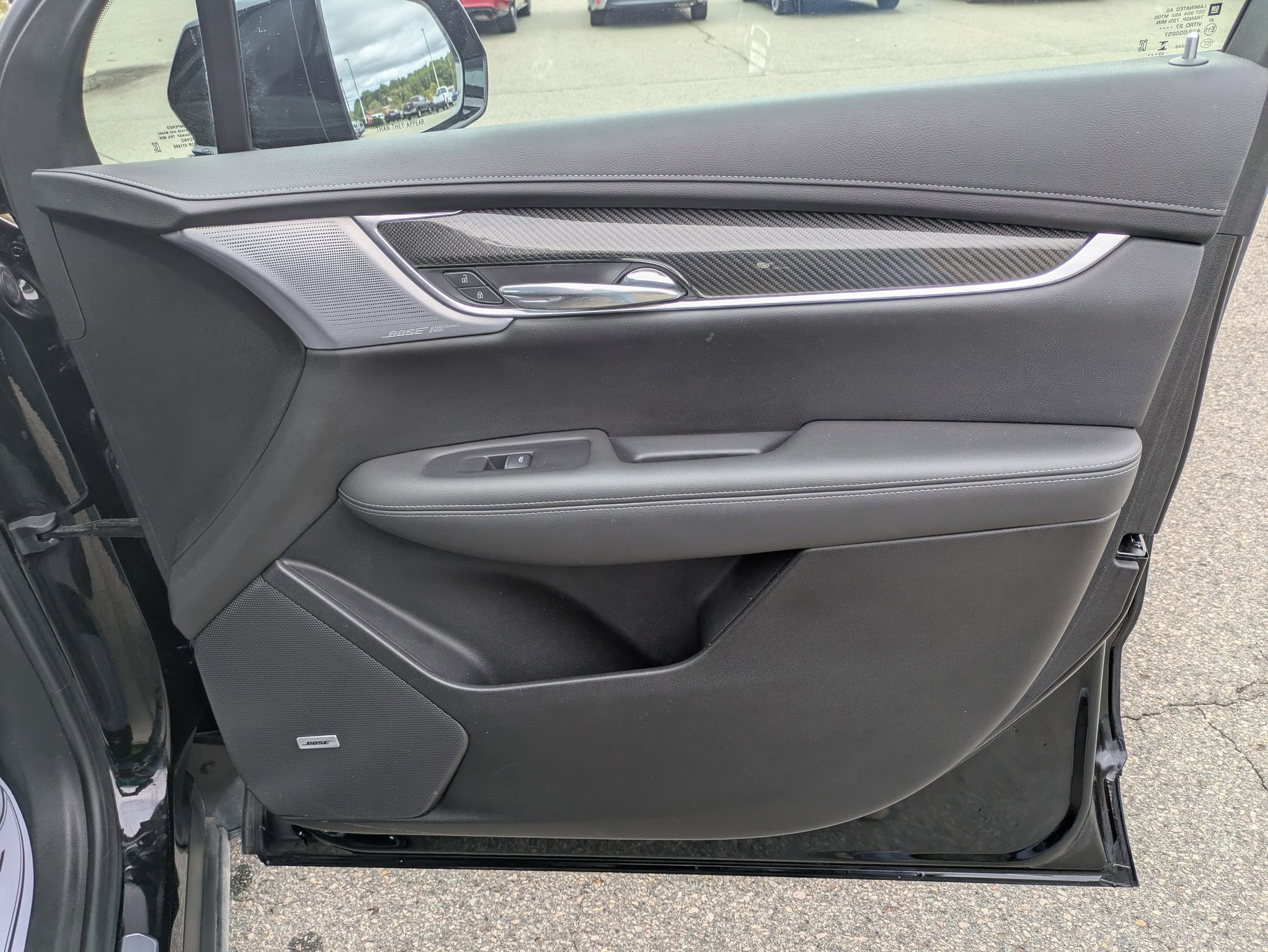 Used 2024 Cadillac XT6 Sport w/ LPO, Onyx Lite Package image 33