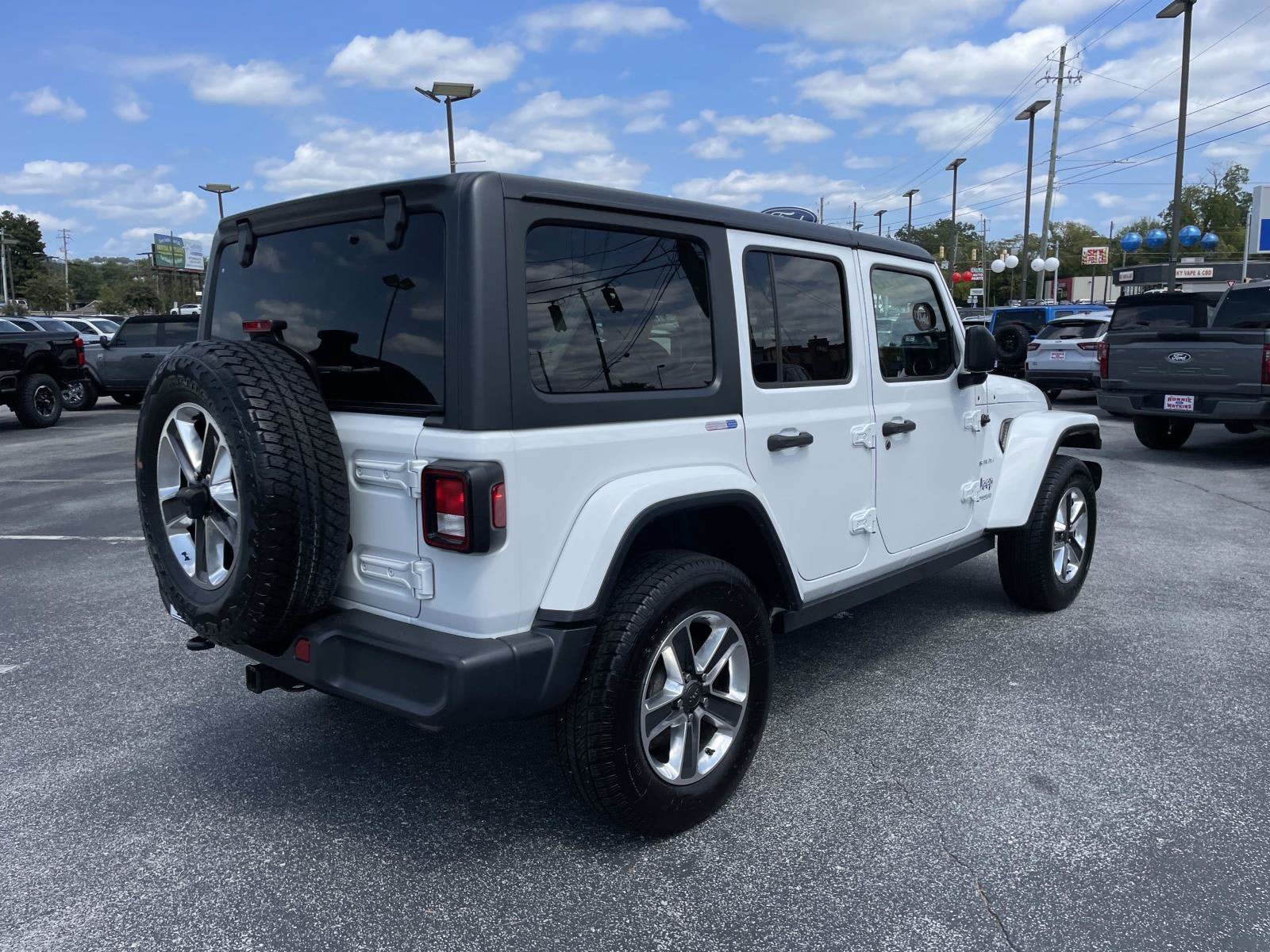 Used 2020 Jeep Wrangler Unlimited Sahara AWD/4WD image 4