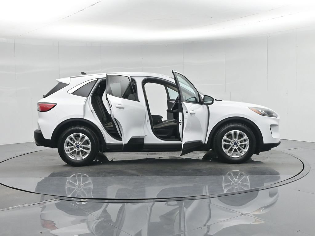 Certified 2020 Ford Escape SE image 35