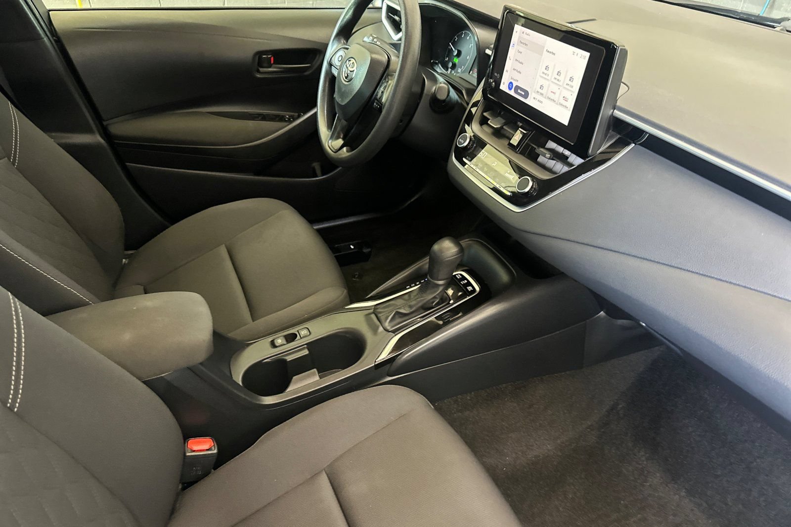 Used 2024 Toyota Corolla LE w/ LE Convenience Package FWD image 15