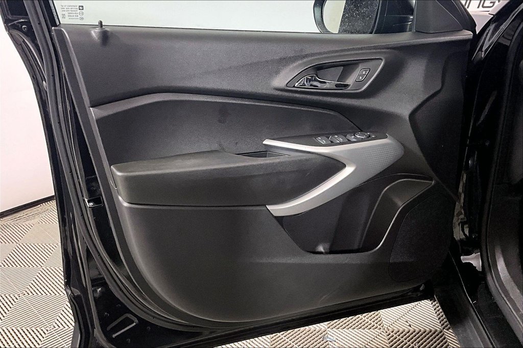 Used 2025 Chevrolet Trax LS FWD image 18